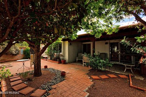 735 W Camino Del Poso, Green Valley, AZ 85614