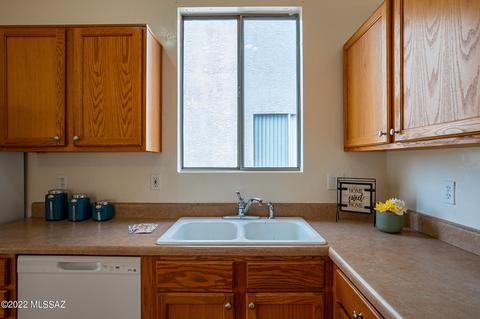 8718 E Chimney Spring Dr, Tucson, AZ 85747 photo 10