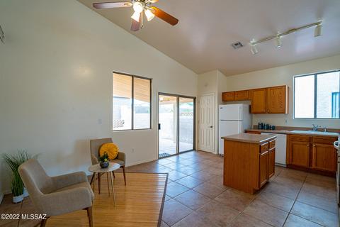 8718 E Chimney Spring Dr, Tucson, AZ 85747 photo 5