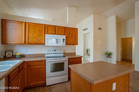 8718 E Chimney Spring Dr, Tucson, AZ 85747 photo 9
