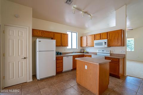 8718 E Chimney Spring Dr, Tucson, AZ 85747 photo 6