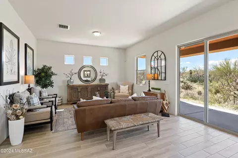 Living - 13858 E Langtry Ln, Tucson, AZ 85747 photo 2 of 3