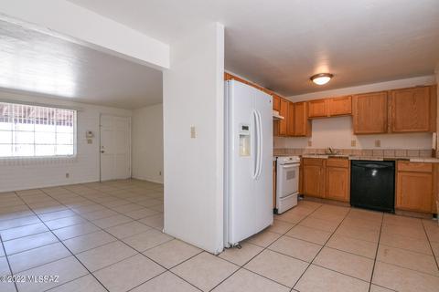 4650 E Sylvane St, Tucson, AZ 85711 photo 4