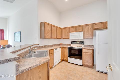6554 E Splendid Ln, Tucson, AZ 85756 photo 9