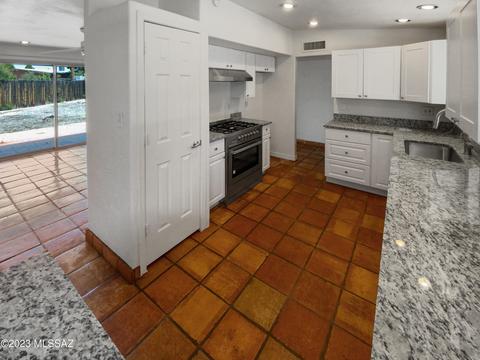 7301 E Beverly Dr, Tucson, AZ 85710 photo 8