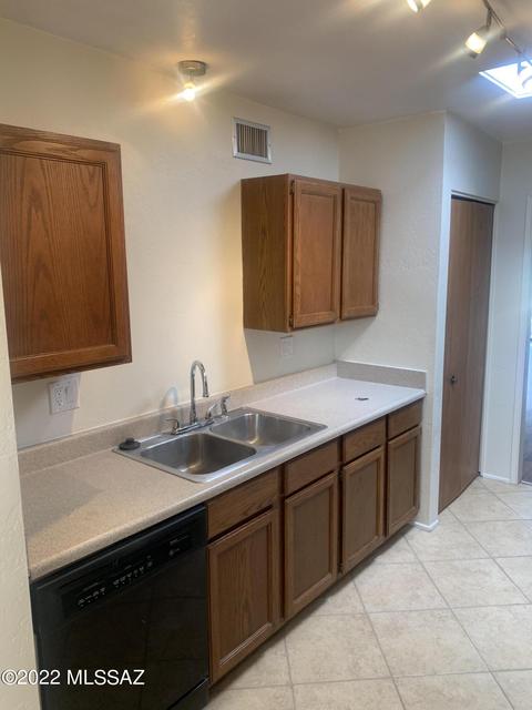 571 E Savannah St, Vail, AZ 85641 photo 5