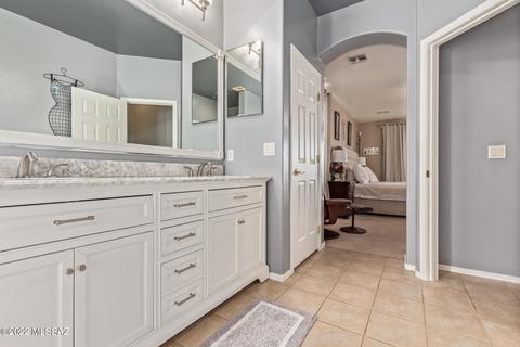 8441 W Benidorm Loop, Tucson, AZ 85757 photo 13