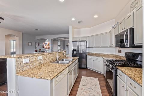 8441 W Benidorm Loop, Tucson, AZ 85757 photo 4