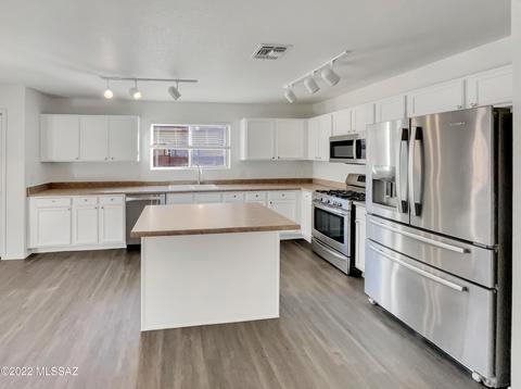 10661 S Silverbluff Dr, Vail, AZ 85641 photo 2