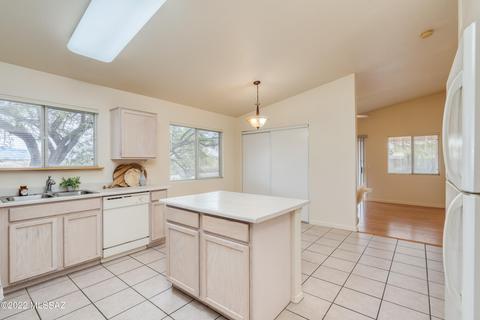 9441 E Bench Mark Loop, Tucson, AZ 85747 photo 10