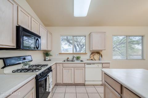 9441 E Bench Mark Loop, Tucson, AZ 85747 photo 7