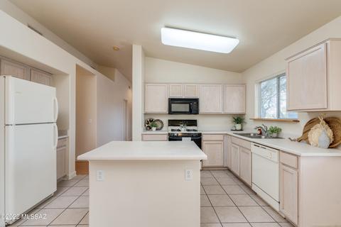 9441 E Bench Mark Loop, Tucson, AZ 85747 photo 5