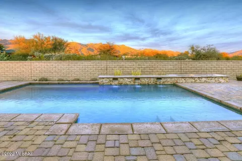 9975 E Goldsmith Pl, Tucson, AZ 85749