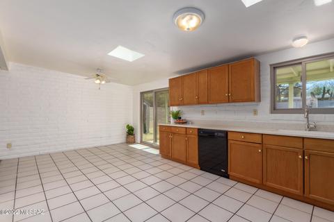 7810 E Apple Tree Dr, Tucson, AZ 85730 photo 8
