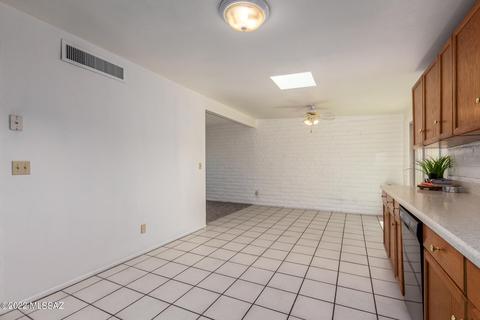 7810 E Apple Tree Dr, Tucson, AZ 85730 photo 6