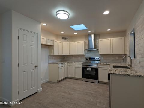 6718 E Hawk Dr, Tucson, AZ 85730 photo 9