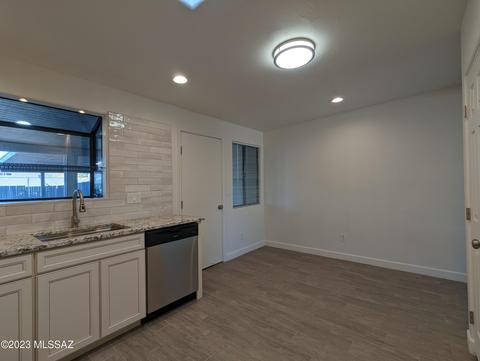 6718 E Hawk Dr, Tucson, AZ 85730 photo 12