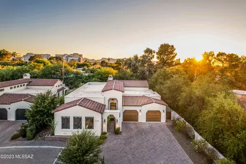 2225 E Ambassador Ct, Tucson, AZ 85719
