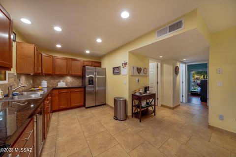10060 E Discovery Dr, Tucson, AZ 85748 photo 9