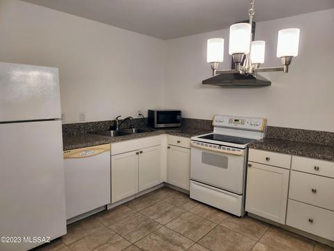 1600 N Wilmot Rd #154, Tucson, AZ 85712