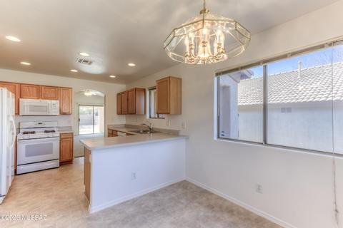 8388 E Sarnoff Ridge Loop, Tucson, AZ 85710 photo 15