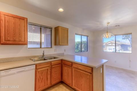 8388 E Sarnoff Ridge Loop, Tucson, AZ 85710 photo 11