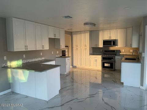 7449 E Riverbank Loop, Tucson, AZ 85715 photo 4