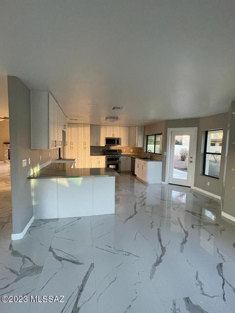 7449 E Riverbank Loop, Tucson, AZ 85715 photo 5