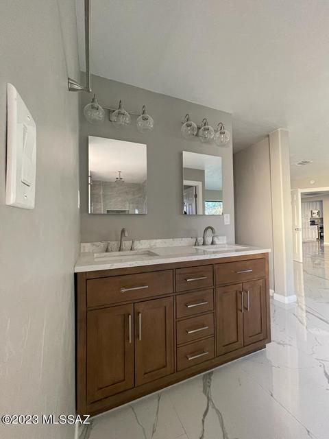 7449 E Riverbank Loop, Tucson, AZ 85715 photo 8