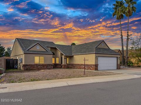 7903 N Roundstone Dr, Tucson, AZ 85741