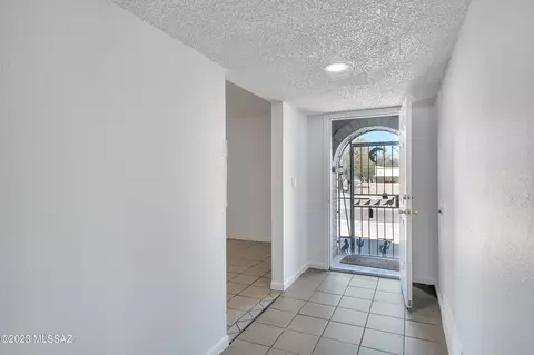 8700 E Kenyon Dr, Tucson, AZ 85710 photo 4