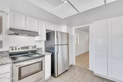 8700 E Kenyon Dr, Tucson, AZ 85710 photo 12