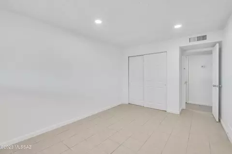 8700 E Kenyon Dr, Tucson, AZ 85710 photo 28