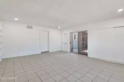 8700 E Kenyon Dr, Tucson, AZ 85710 photo 30