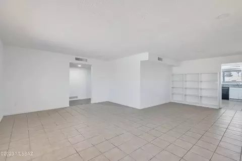 8700 E Kenyon Dr, Tucson, AZ 85710 photo 7