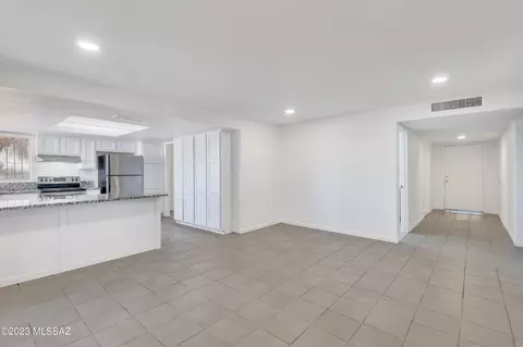 8700 E Kenyon Dr, Tucson, AZ 85710 photo 15