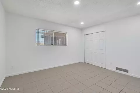 8700 E Kenyon Dr, Tucson, AZ 85710 photo 26