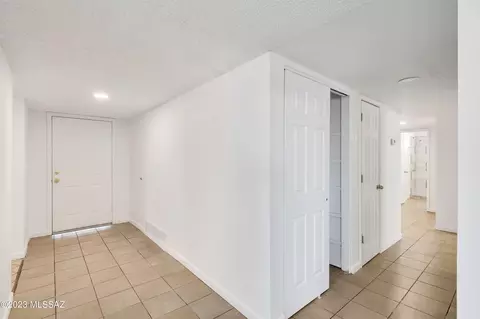 8700 E Kenyon Dr, Tucson, AZ 85710 photo 5