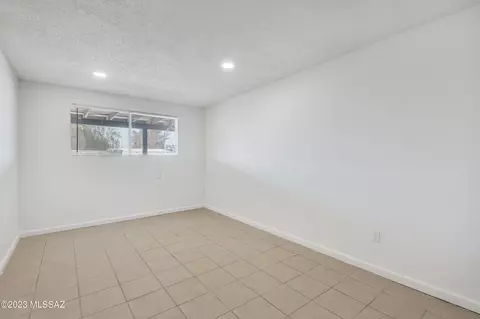8700 E Kenyon Dr, Tucson, AZ 85710 photo 27