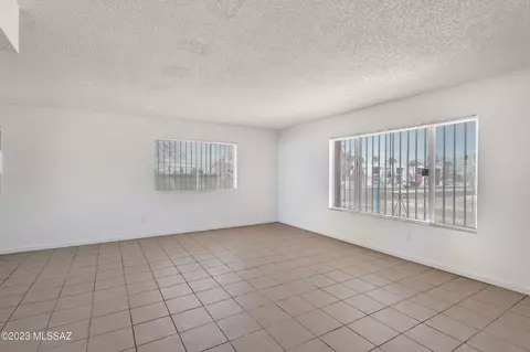 8700 E Kenyon Dr, Tucson, AZ 85710 photo 6