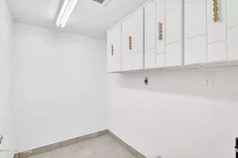 8700 E Kenyon Dr, Tucson, AZ 85710 photo 16