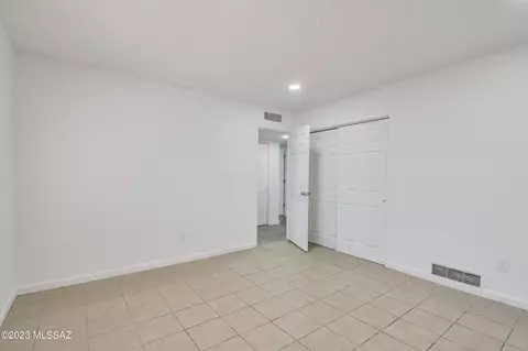 8700 E Kenyon Dr, Tucson, AZ 85710 photo 24