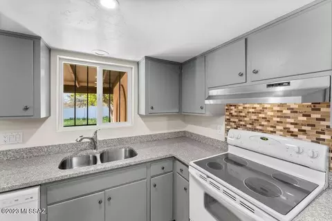 2811 W Holladay St, Tucson, AZ 85746 photo 8