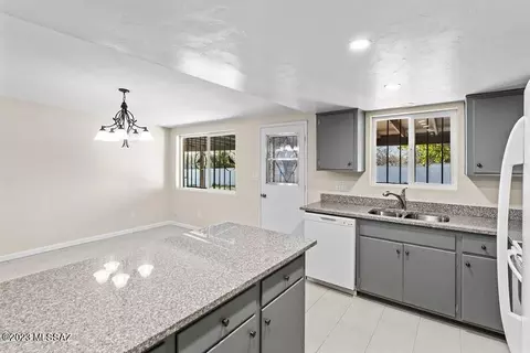 2811 W Holladay St, Tucson, AZ 85746 photo 10