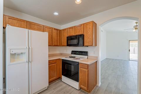 8513 E Sarnoff Ridge Loop, Tucson, AZ 85710 photo 12