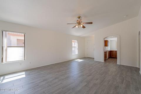 8513 E Sarnoff Ridge Loop, Tucson, AZ 85710 photo 4
