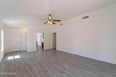 8513 E Sarnoff Ridge Loop, Tucson, AZ 85710 photo 9