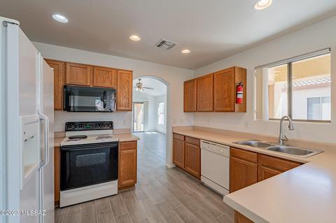 8513 E Sarnoff Ridge Loop, Tucson, AZ 85710 photo 14