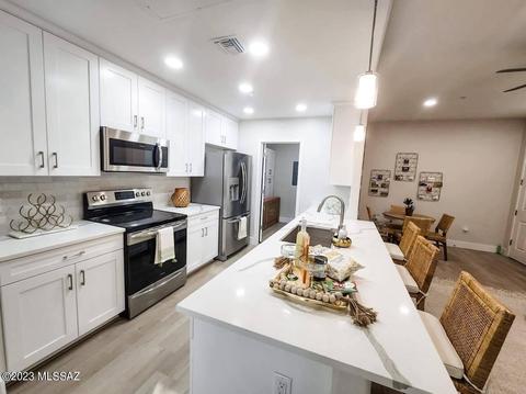 2040 E River Rd #100, Tucson, AZ 85718