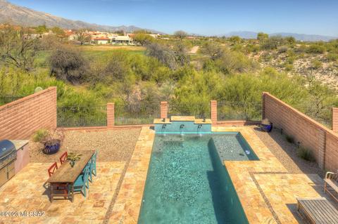 5796 N Loft Ln, Tucson, AZ 85718